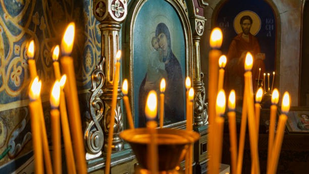 Τι συμβολίζει το άναμμα του κεριού στην εκκλησία